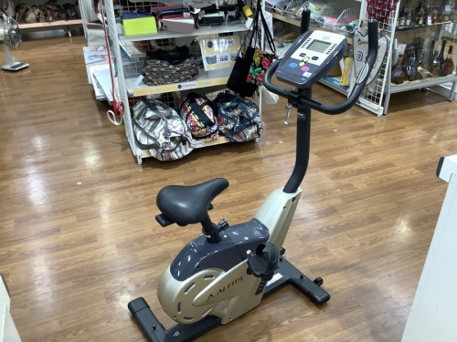 トレーニング用品のエアロバイク