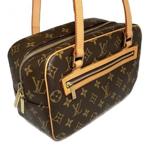 LOUIS VUITTONのバッグ