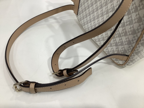 バッグのKatespade