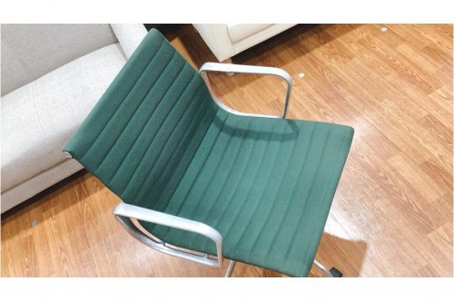 イスのハーマンミラー