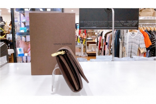 ポルトモネビエトレゾールのLOUIS VUITTON