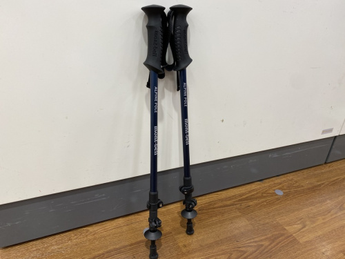 登山のトレッキングポール