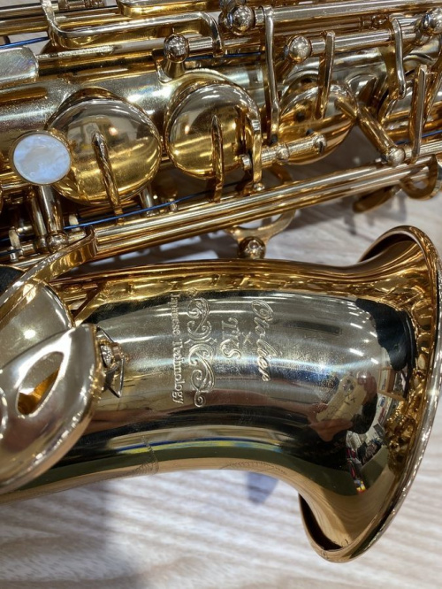 管楽器のアルトサックス