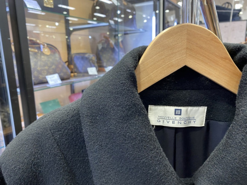 MAISON KITSUNEのGIVENCHY