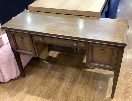 生活家具のデスク