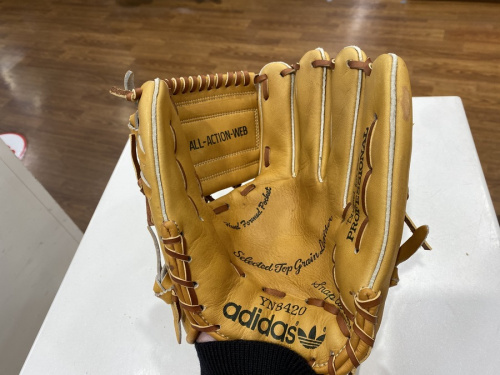 野球のビンテージ軟式グローブ