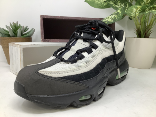 アディダスのNIKE