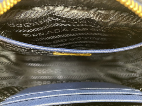 ミニショルダーバッグのPRADA