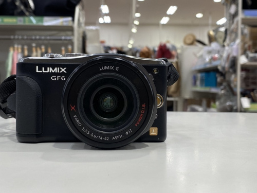 カメラのデジタルカメラ