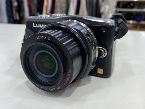 デジタルカメラのデジタル一眼レフカメラ