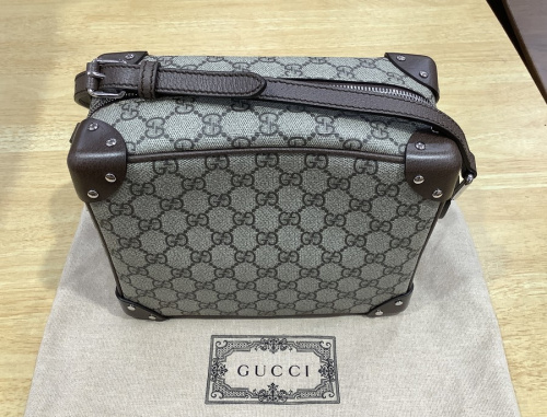 中古ブランド品のショルダーバッグ
