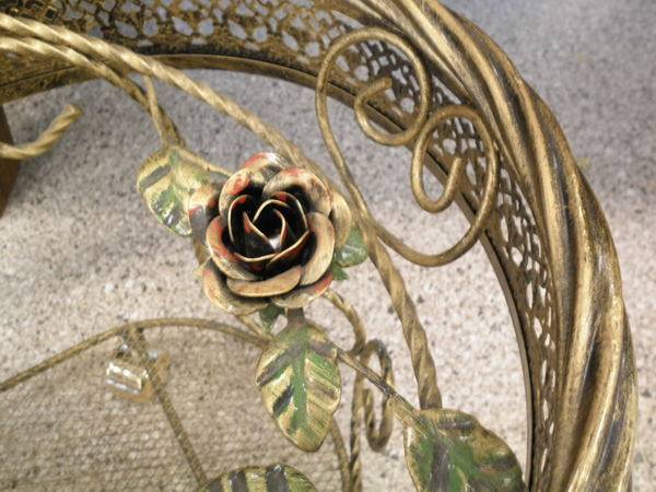 美品！薔薇 サイドテーブル 丸 ガラス バラ キャスター付 アンティーク調 イタリア製 薔薇 ガラステーブル アイアンローズ 丸