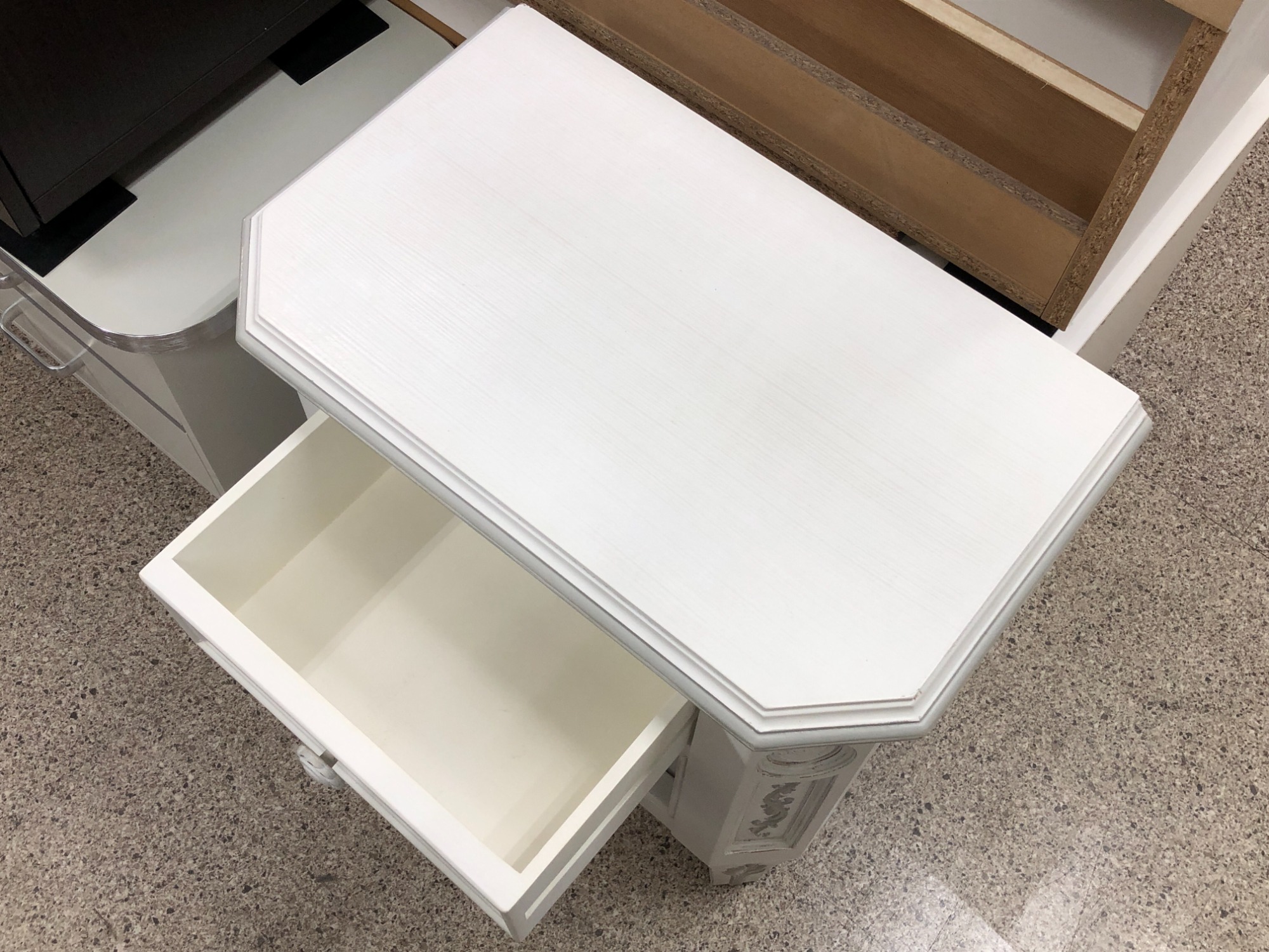 Country Corner(カントリーコーナー)】ナイトテーブルを買取入荷しま 
