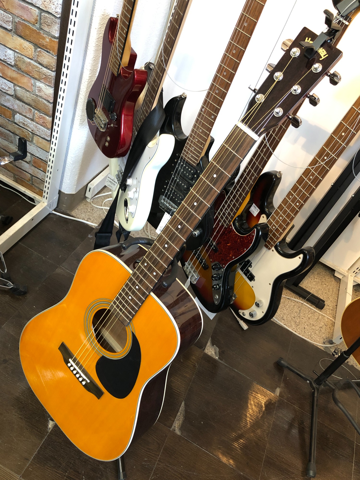 完璧 アコースティックギター買取強化中！】Headway(ヘッドウェイ)の 弦楽器