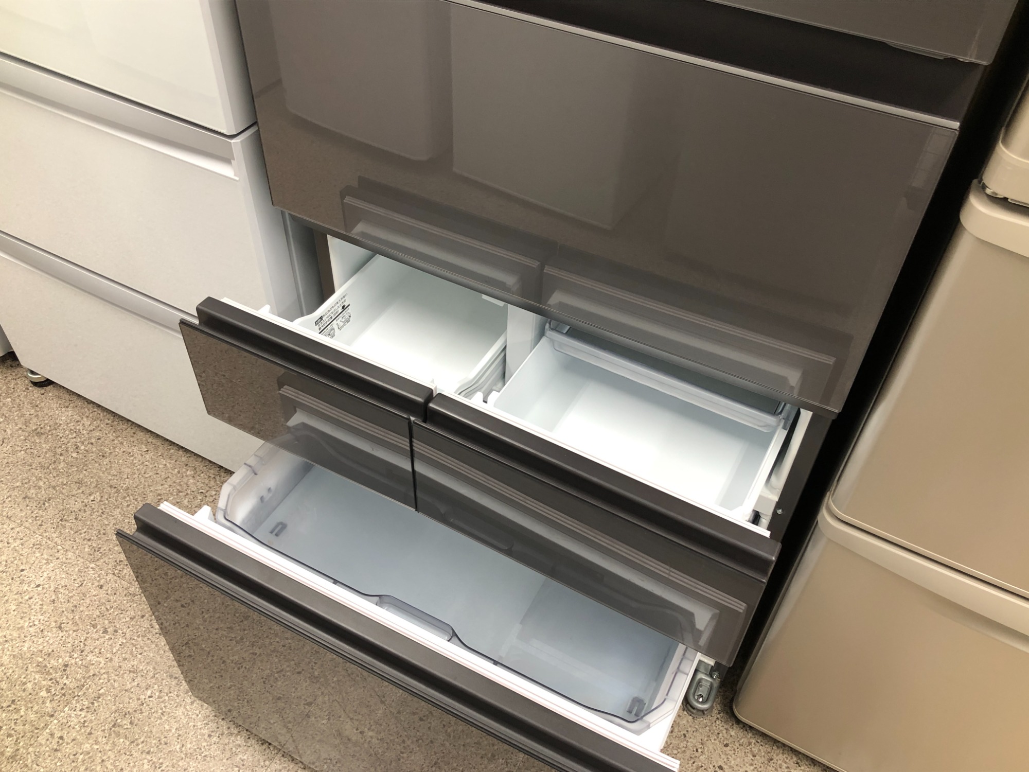 TOSHIBA / 東芝 6ドア冷蔵庫を買取入荷しました！中古家電を買う