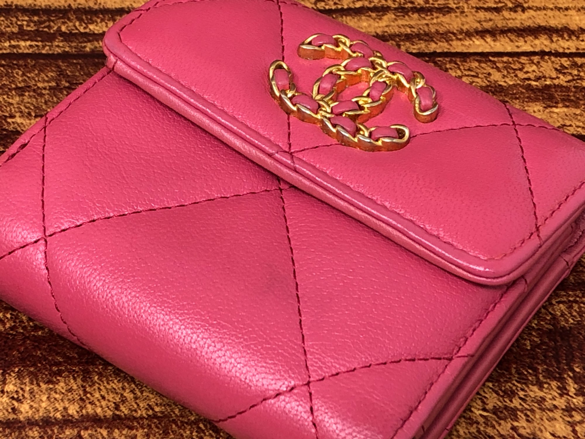 Y*i様 【美品】 シャネル 19 フラップコンパクト ウォレット ピンク CHANEL / シャネル】3つ折り財布 スモールフラップウォレット