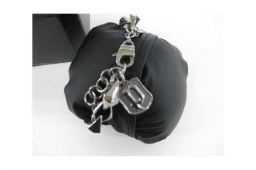 アクセサリーのPOLICE