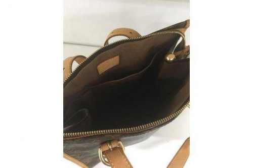 ショルダーバッグのLOUIS VUITTON