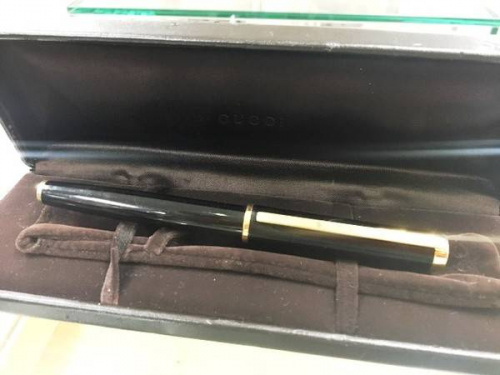 スーツの腕時計