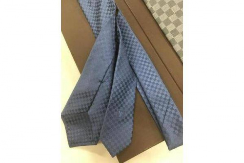 ネクタイのLOUIS VUITTON