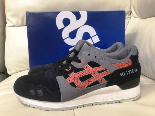 スニーカーのASICS
