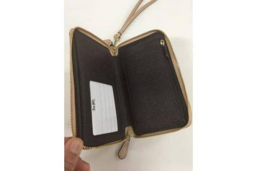 2つ折り財布のCOACH