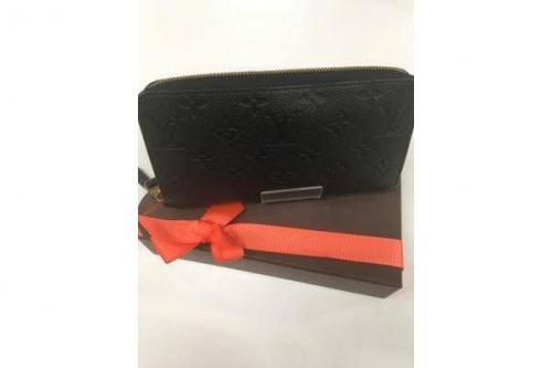 ブランド・ラグジュアリーのラウンドファスナー財布