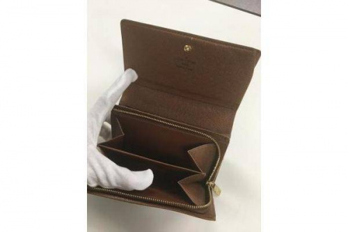 2つ折り財布のLOUIS VUITTON