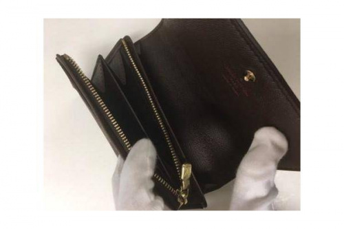 2つ折り財布のLOUIS VUITTON