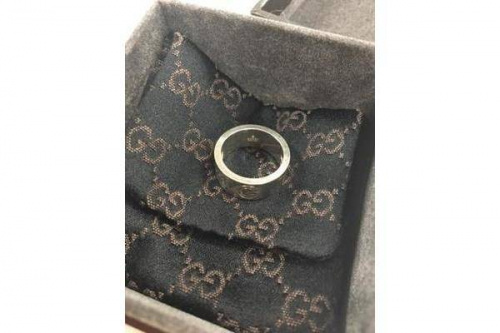 GUCCIのシルバーリング