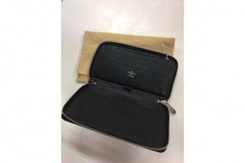 ラウンドファスナー財布のLOUIS VUITTON