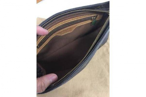 ショルダーポーチのLOUIS VUITTON