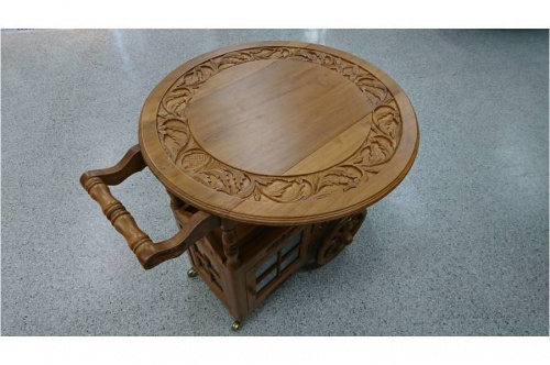 アンティークのワゴンテーブル