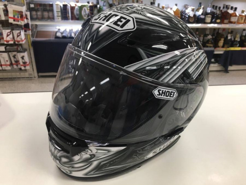 スポーツ用品のSHOEI