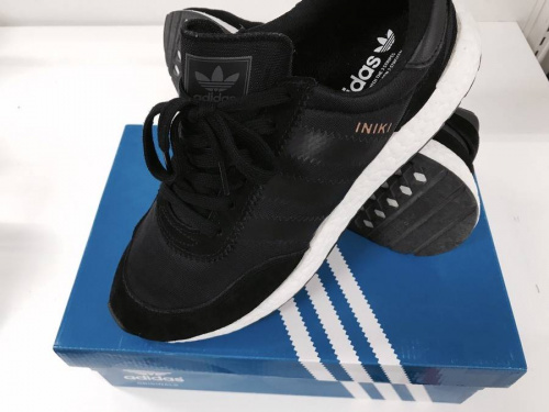 シューズのadidas