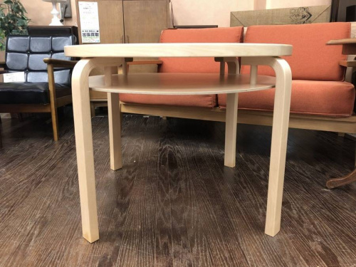 テーブルのコーヒーテーブル