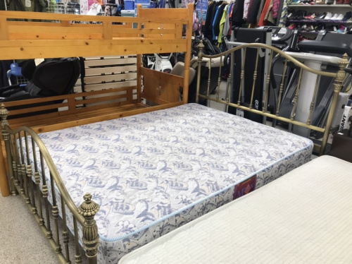 家具のベッド