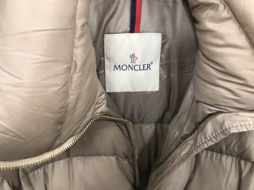 コートのMONCLER