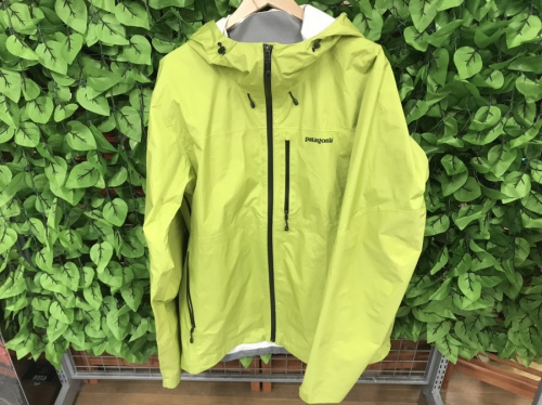 アウトドア用品のアウトドアウェア