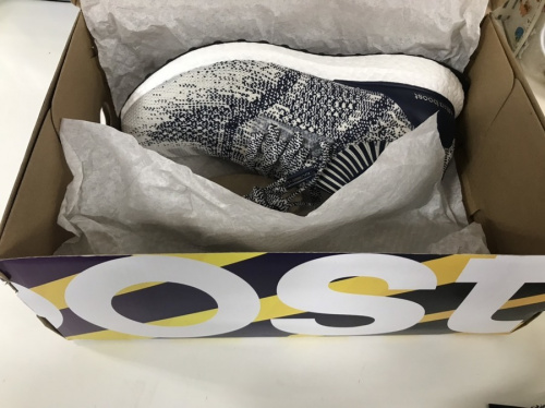 スニーカーのadidas