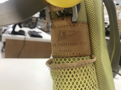 LOUIS VUITTONのショルダーバッグ