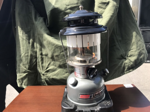 ランタンのCOLEMAN