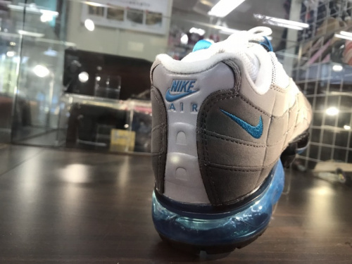 スニーカーのNIKE