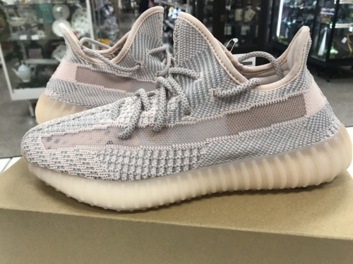 スニーカーのadidas