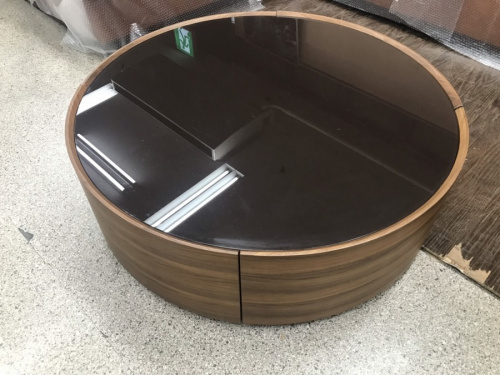 家具のテーブル