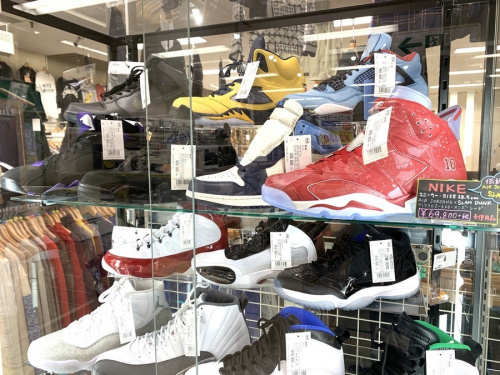 スニーカーのカジュアルシューズ