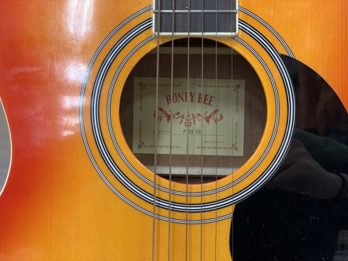 ギター　ベース　ドラム　ウクレレ　エフェクター　アンプ　トランペット　サックス　フルートのアコースティックギター