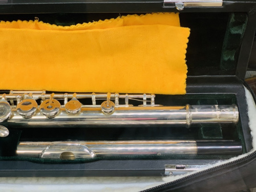 楽器買取のギター　ベース　ドラム　ウクレレ　エフェクター　アンプ　トランペット　サックス　フルート