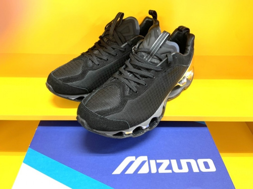 スニーカーのMIZUNO
