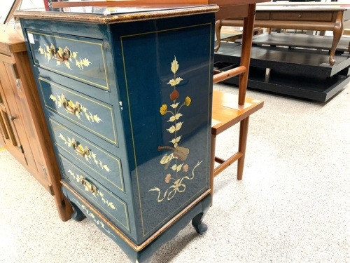 キャビネットのアンティーク　イタリア製　猫脚　